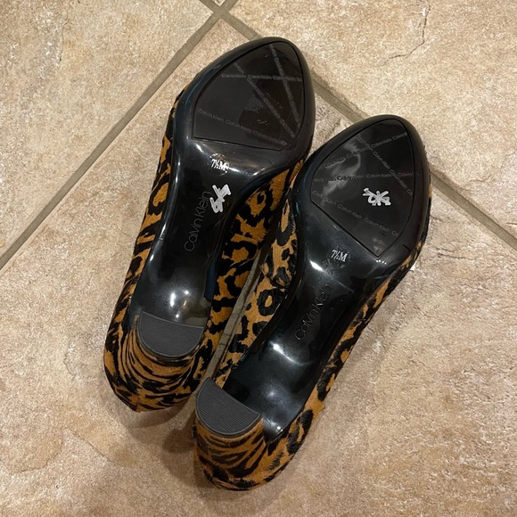 Calvin Klein Oska Leopard Calfhair Heels - Picture 4 of 4
